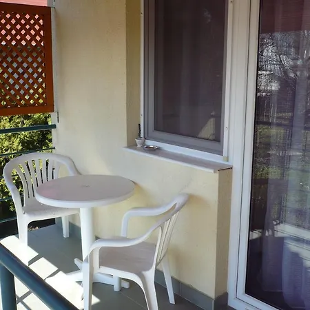 アパート Janko Apartmanhaz