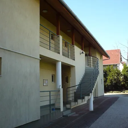 Janko Apartmanhaz アパート ザラカロシュ