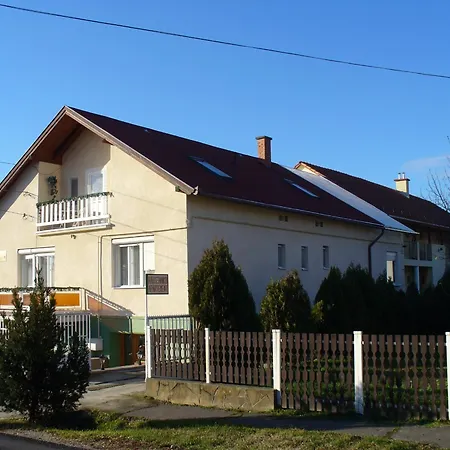 アパート Janko Apartmanhaz *